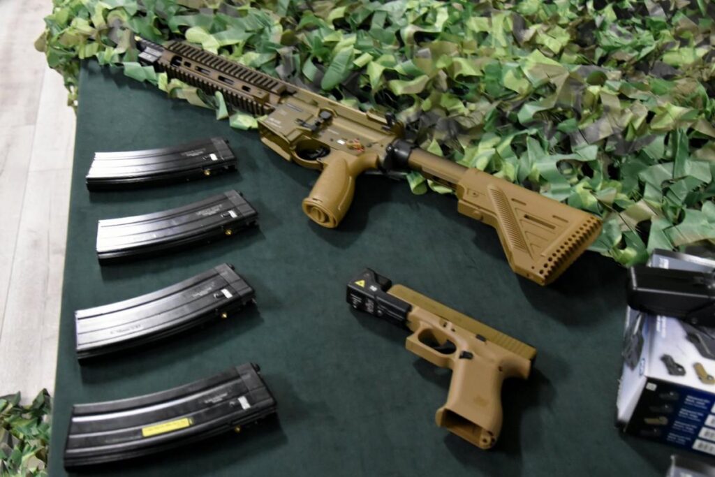 Wirtualna strzelnica w Zespole Szkół Ponadpodstawowych im. Jana Kasprowicza w Nietążkowie. System szkolno-treningowy POJEDYNEK