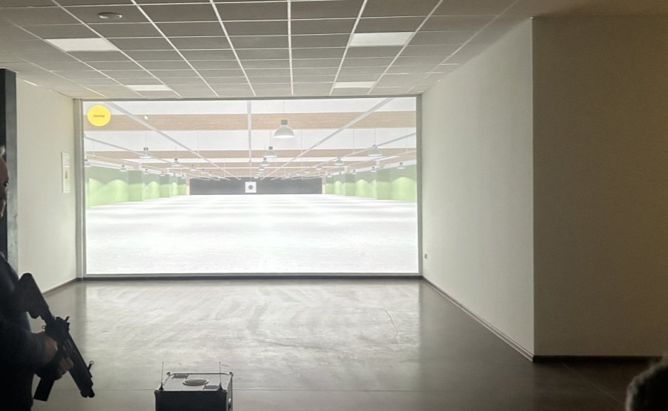 Wirtualna strzelnica w Centrum Kształcenia Zawodowego w Tarnobrzegu. System szkolno-treningowy POJEDYNEK.