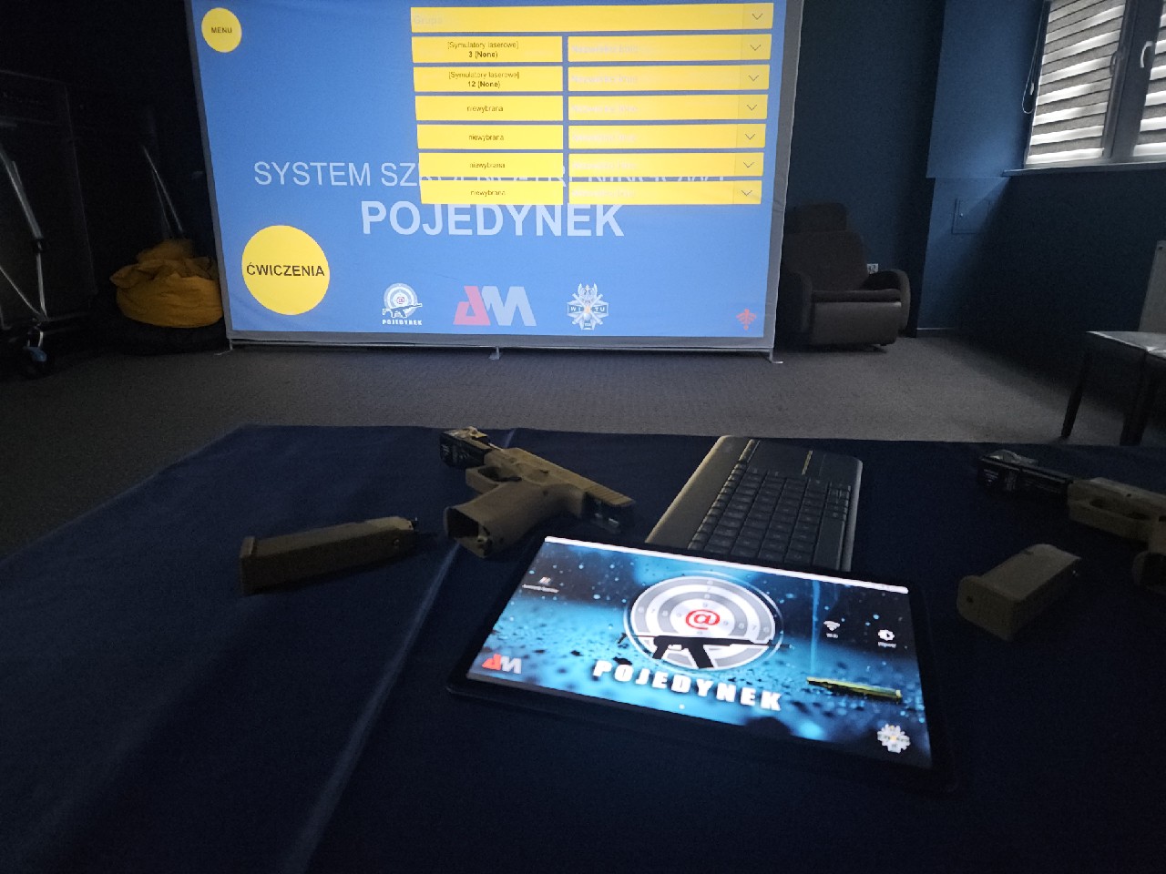 System szkolno-treningowy POJEDYNEK. Wirtualna strzelnica POJEDYNEK. AUTOCOMP MANAGEMENT. Szkolenie dla dyrektorów jednostek oświatowych województwa zachodniopomorskiego w Łukęcinie.